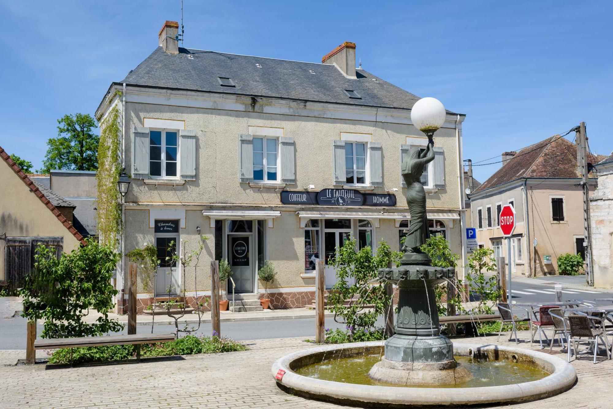 Aux Couleurs De Neuvy Hotel Ngoại thất bức ảnh