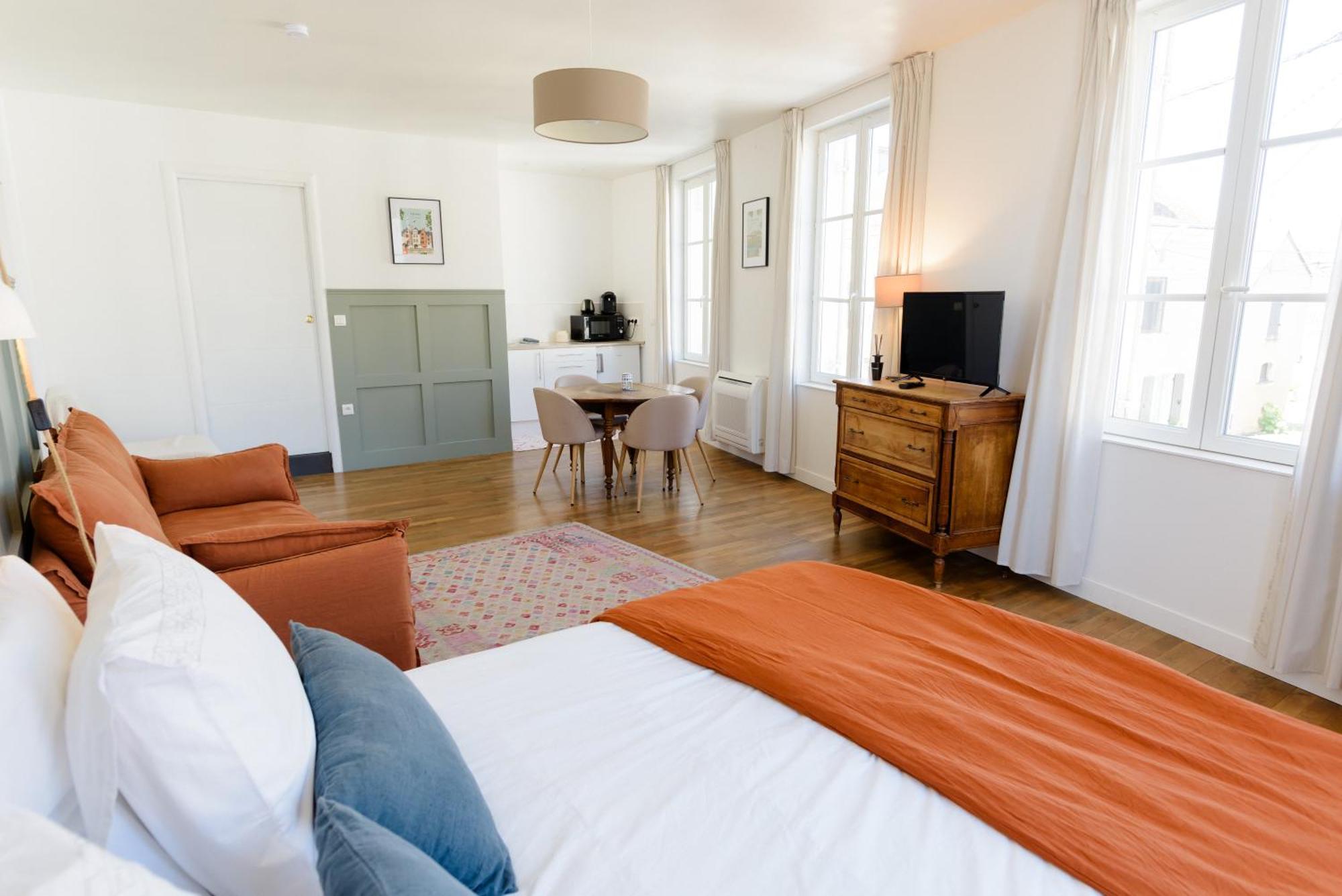 Aux Couleurs De Neuvy Hotel Ngoại thất bức ảnh