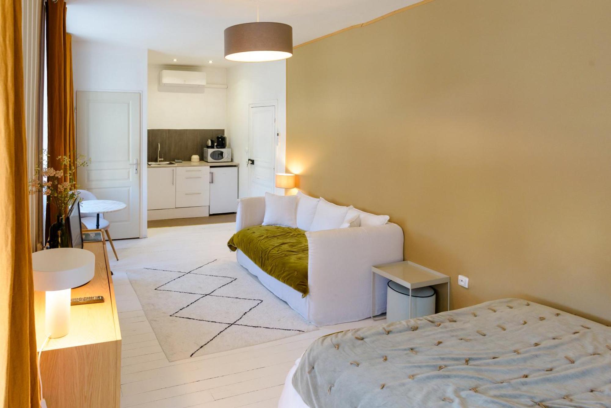 Aux Couleurs De Neuvy Hotel Ngoại thất bức ảnh
