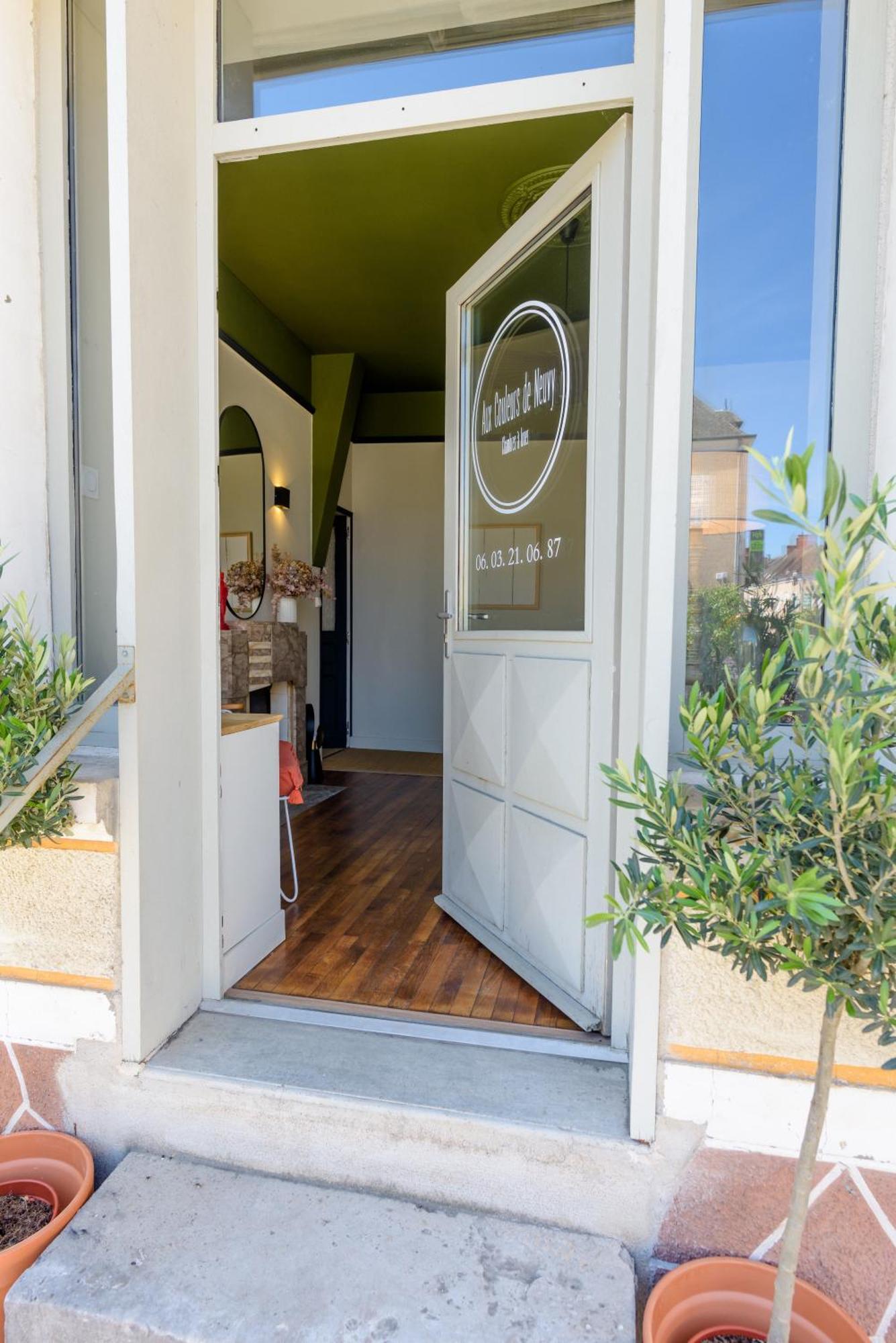 Aux Couleurs De Neuvy Hotel Ngoại thất bức ảnh